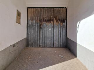Casa a Casco Antiguo. Amplia propiedad de tres plantas, ideal para negocios.