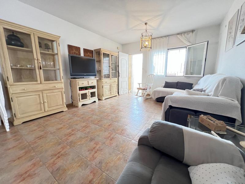 Foto 37bc3dc6-619a-426b-9838-e2f2623ce377. Casa dúplex en urbanización primera linea en Calabardina aguilas en Águilas