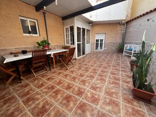 Appartement  Calle de la libertad. Amplio piso en venta en el corazón de águilas