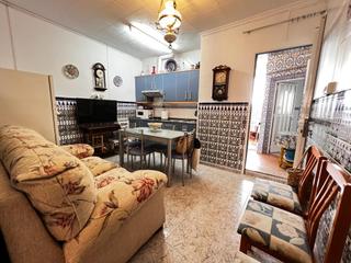 Maison  Calle de san vicente. Encantadora casa en el corazón de águilas  ideal para entrar a v