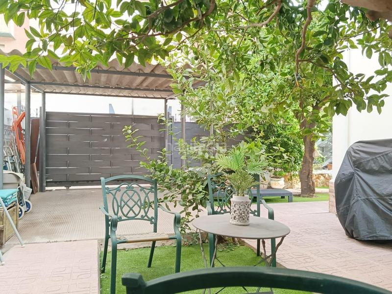 Foto ba5ede89-1ff1-4801-9a17-8ea89abd2317. Casa aparellada amb aparcament a Sutullena Lorca