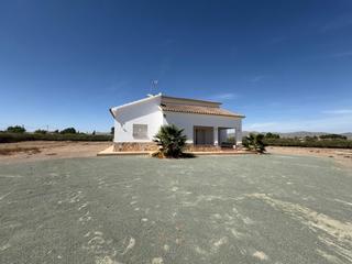 Bauernhof in Campillo. Casa de reciente construccion