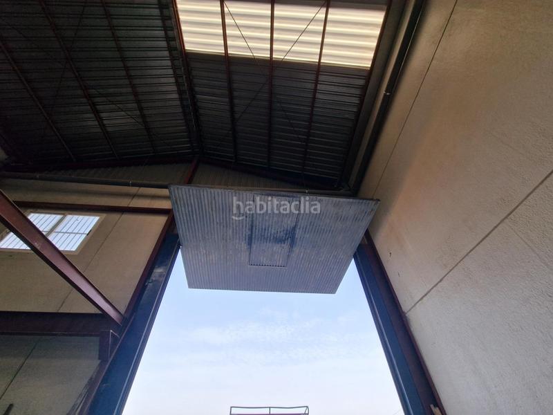 Foto d7fef075-c5bf-44d4-a1e7-52e376f719e4. Capannone industriale in Águilas