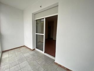 Pis a San Mateo. Piso de grandes dimensiones en la arteria principal de lorca