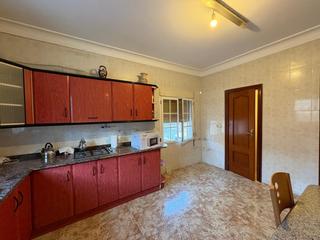 Casa  Avenida almeria. Casa de planta baja con 2 cocheras