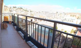 Pis a San Mateo. Piso de 4 dormitorios, con vistas de revista en el centro de lor