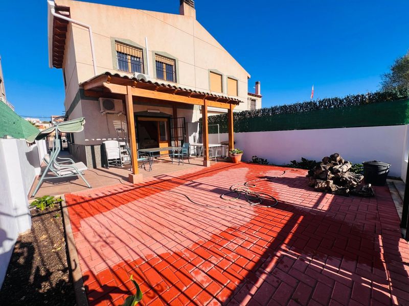 Foto b35c1803-d058-4ac7-9d35-abfb5062ba34. Casa amb aparcament a Águilas