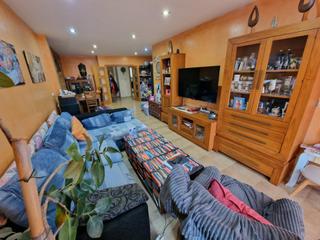 Pis  Calle granada. Amplio piso en venta con terraza comunitaria y local adicional e