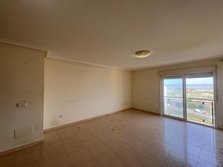 Flat  Almeria. Amplio y luminoso piso en puerto lumbreras