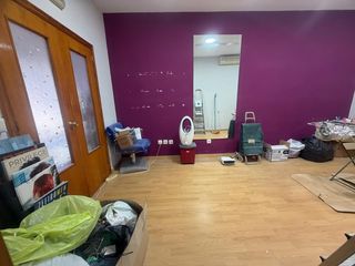 Local Comercial a Casco Antiguo. Bajo comercial a 50 metros de la playa de la colonia!!