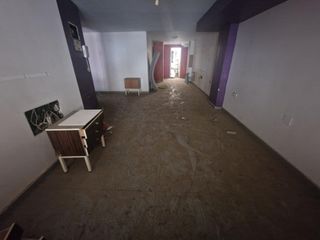 Pis a Casco Antiguo. Amplio local comercial en águilas, zona las yucas  oportunidad ú