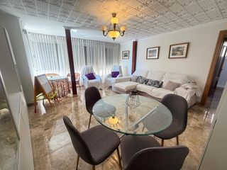 Appartement à Casco Antiguo. Pisazo de 5 dormitorios a escasos metros del mar listo para entr
