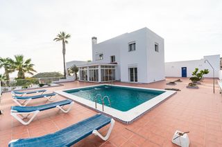 Chalet en Los Collados-Los Geraneos. Villa de lujo en exclusiva  con espectaculares vistas al mar, pi