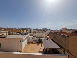 Maison à Casco Antiguo. Amplia casa en águilas con terraza y excelente ubicación