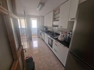 Appartement à Casco Antiguo. Amplio y luminoso piso en águilas  la huerta por solo 130,000