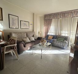 Piso en Sutullena. Piso de 4 dormitorios, patio y garaje a la venta en cervantes