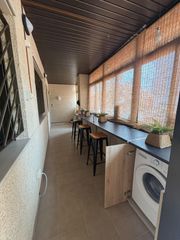 Flat in Casco Antiguo. Exclusivo piso reformado en águilas con piscina y parking