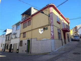Casa adossada a Castillo de Locubín