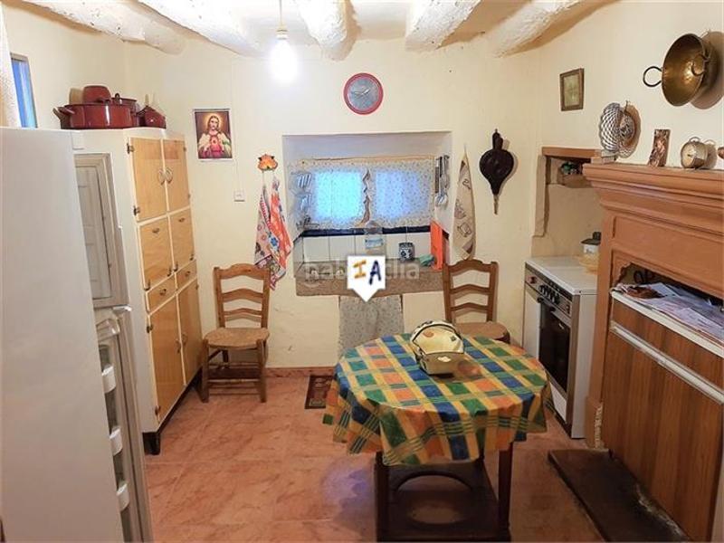 Foto bc44f12e-467b-4258-9ba6-3470ee2ba417. Casa adossada a Castillo de Locubín