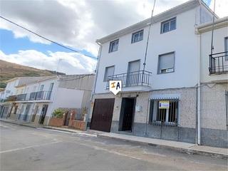 Casa adossada a Castillo de Locubín