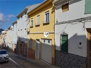 Casa adossada a Castillo de Locubín