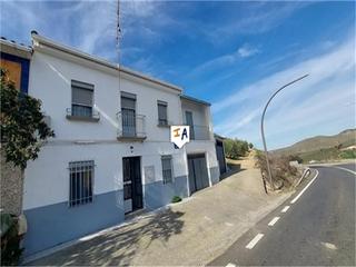 Casa adossada a Castillo de Locubín