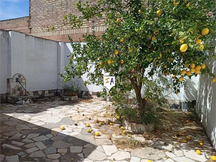 Foto e47fbbed-f54d-4907-9748-e19fc2393923. Casa adossada a Casariche