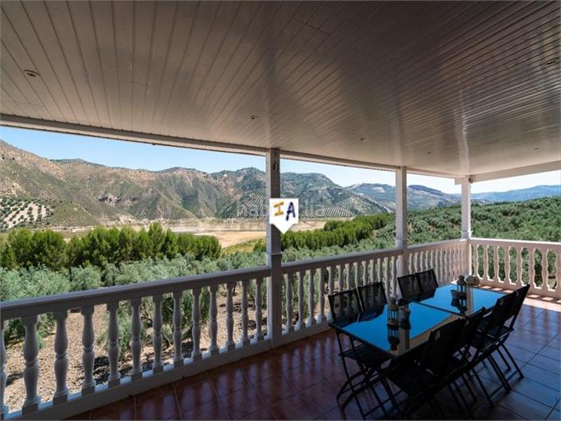 Foto 344ee806-e39a-4fd1-8d98-fc5da23b9bb2. House with parking pool in Iznájar