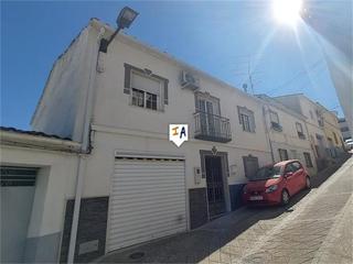 Casa adossada a Castillo de Locubín
