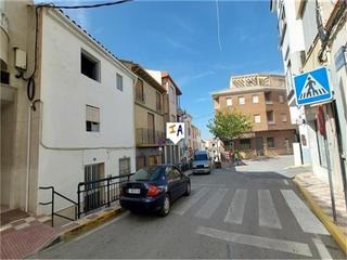 Casa adossada a Castillo de Locubín