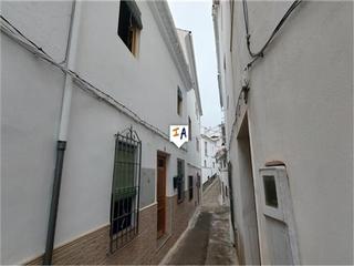 Casa adossada a Castillo de Locubín