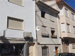 Casa adossada a Castillo de Locubín