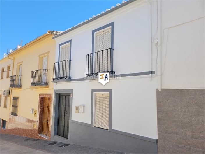 Foto b53d547a-9492-4e19-af6d-c2fb553764f2. Casa adossada a Cuevas de San Marcos