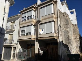 Casa adossada a Castillo de Locubín