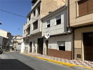 Casa adossada a Castillo de Locubín