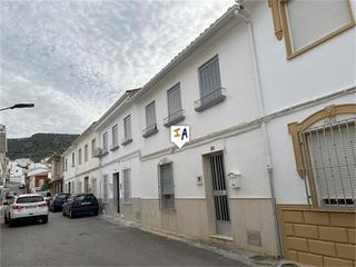 Casa adossada a Castillo de Locubín
