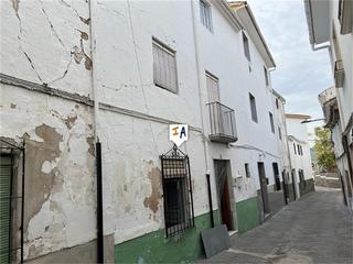 Casa adossada a Castillo de Locubín