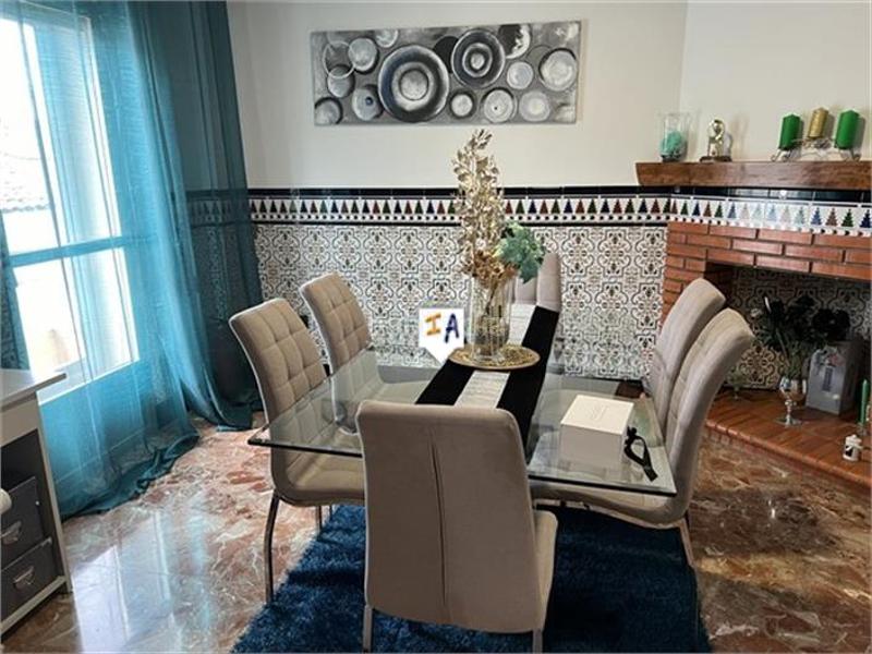 Foto 16a6a915-6db3-4b9e-9fb6-f8784d51075e. Casa a schiera con parcheggio piscina in Castillo de Locubín