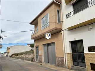 Casa adossada a Castillo de Locubín