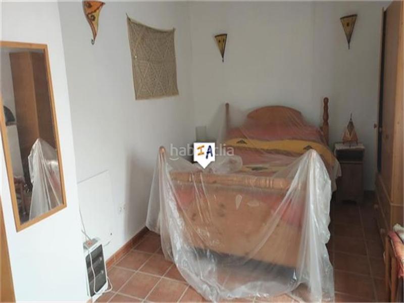 Foto cb903778-4e5d-4d9a-ad9d-1a4342184802. Casa adosada en Colomera