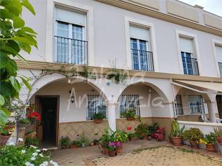 Casa adossada a Fuente de Piedra