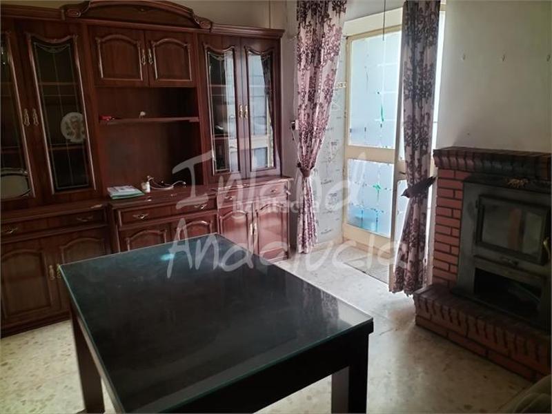 Foto ae5a7bed-9b4e-4b50-9ab9-3824a9d3bf62. Casa adossada a Estepa