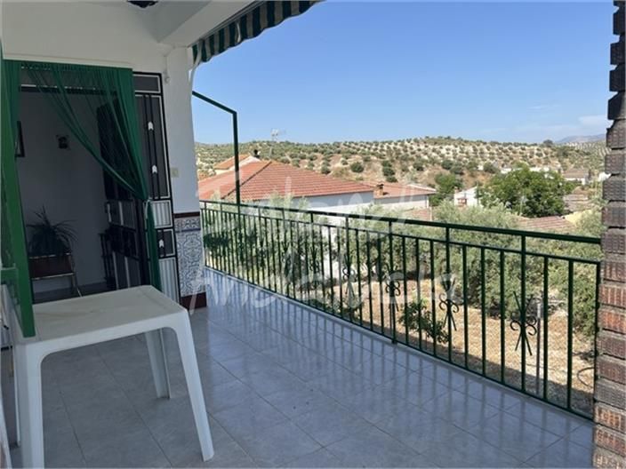 Foto a076a036-abb0-437a-8e3d-7fa11f29f46c. Casa a schiera con parcheggio in Alcaudete