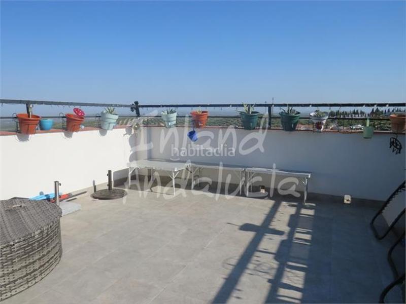 Foto fc339f48-4d40-4db7-803a-b019e852613b. Casa adosada en Martos