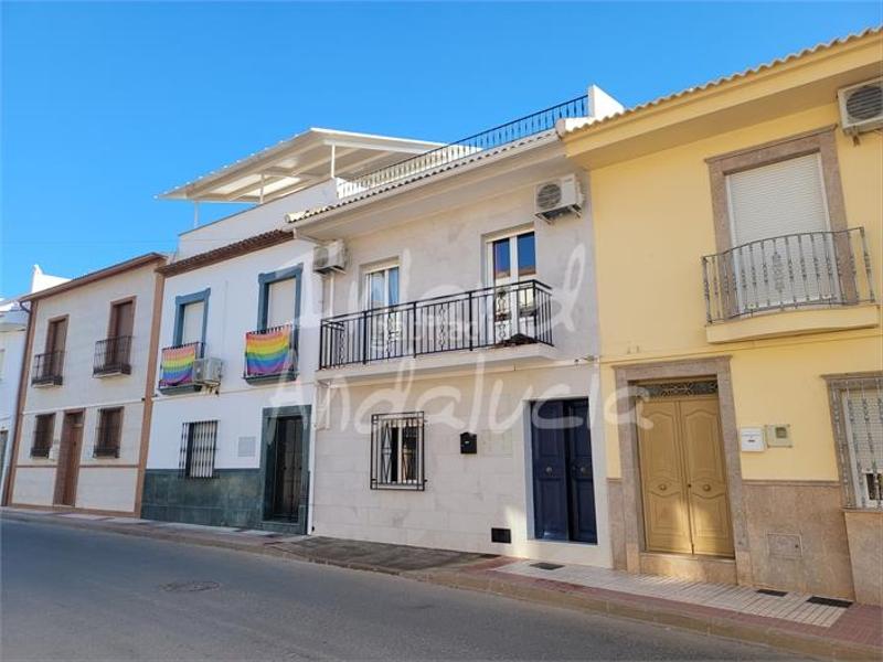 Foto 980f5fb5-222e-4b5c-9437-8550b2e9db05. Casa adosada en Alameda