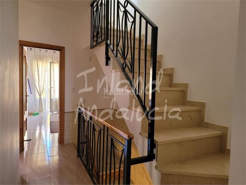Foto c19a4d44-0c3a-4a92-af80-90fd0f42c9e5. Casa adosada en Alameda