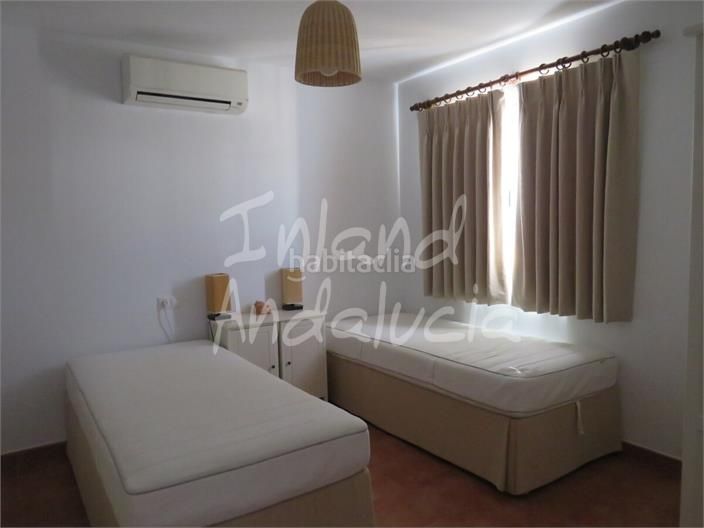 Foto cb67cf2c-aed5-4748-9004-7a4dc52a8cfd. Casa adossada amb aparcament a Alcaudete