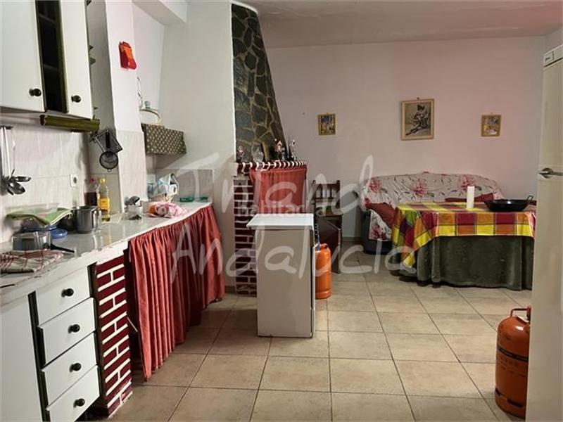 Foto 8ffba93a-ca85-47c1-89cb-58217e1a5f26. Casa adosada en Alcalá la Real