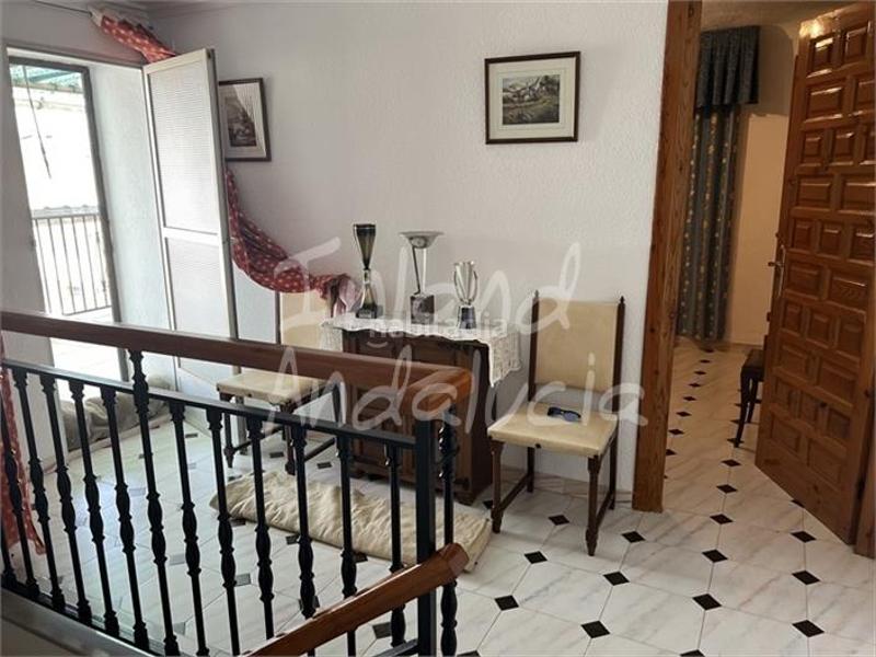 Foto a3200ab2-6410-4ee9-bcb9-5affa58284fd. Casa adossada amb aparcament a Alcalá la Real