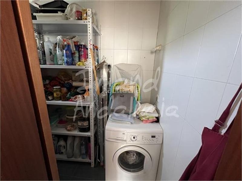 Foto cd3e00da-52d1-4f4e-bf43-9c368ad19a52. Casa adossada amb aparcament piscina a Moclín